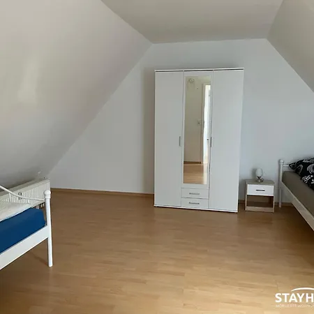 Stayhere24 Maisonette-wohnung Mit Grossem Garten